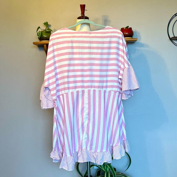 Evans Womenβs Plus Size 16 Striped Cover Up Semi Sheer Pink Striped Cover Blouse - Picture 2 of 4
